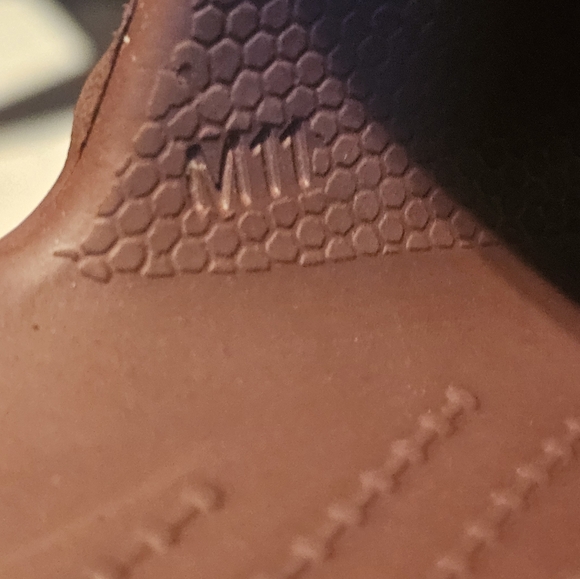 Salehe Bembury slides - Picture 5 of 6